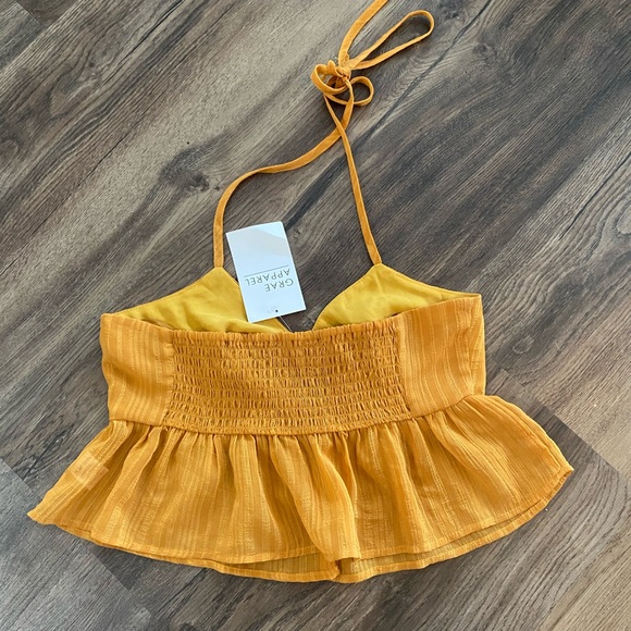 Halter Top 💛 - Picture 3 of 3